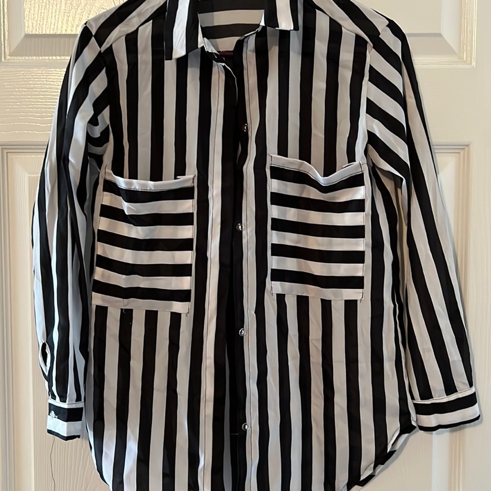 Black and white stripe button down shirt with front pockets size M